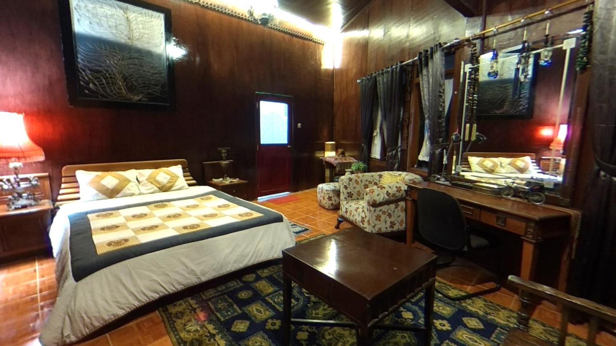 Badjoeri Ethnic Wooden Homestay Bandung Chambre photo