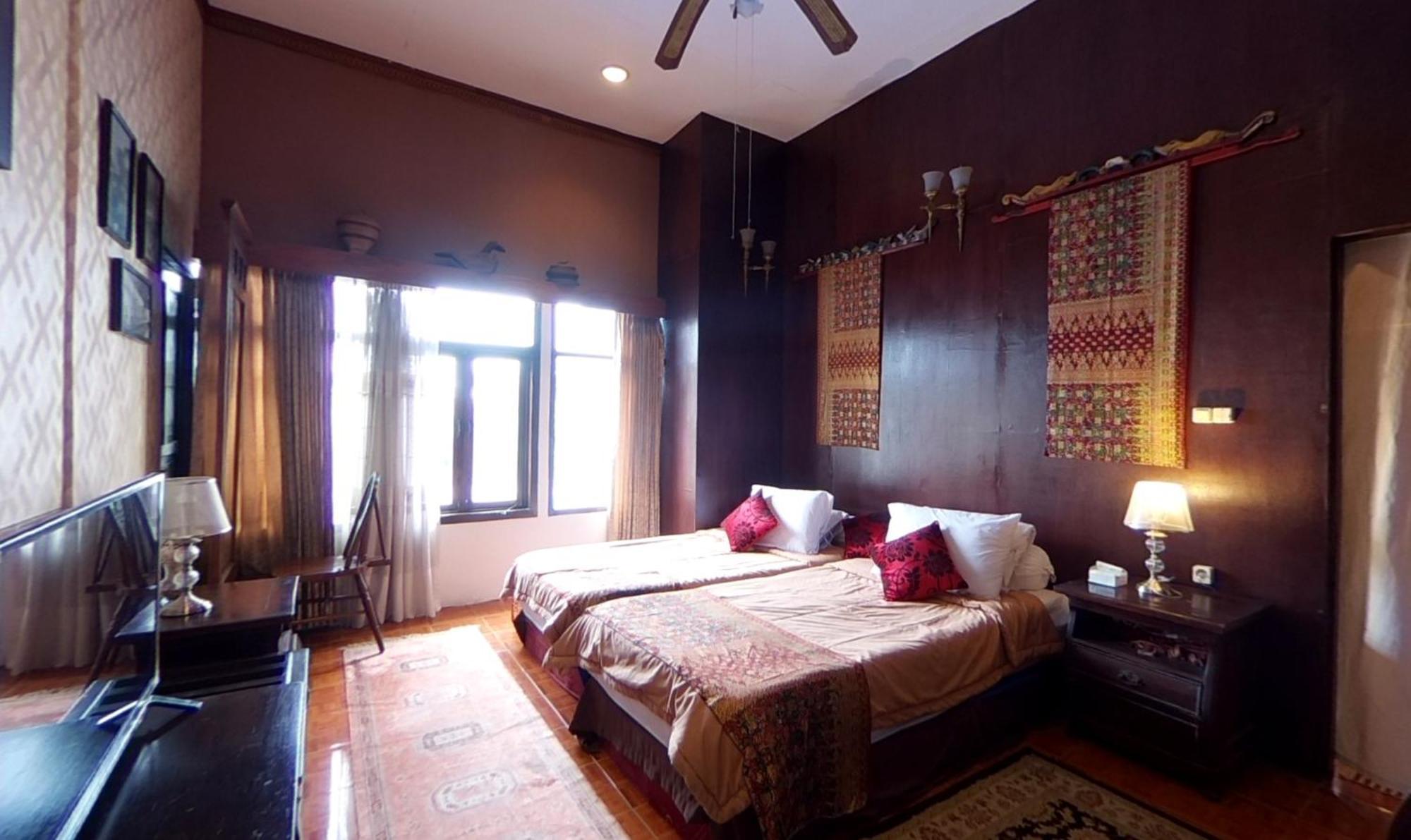 Badjoeri Ethnic Wooden Homestay Bandung Chambre photo