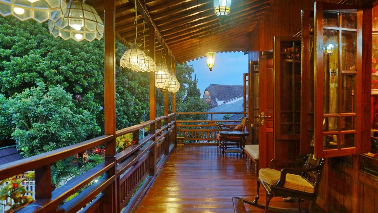 Badjoeri Ethnic Wooden Homestay Bandung Extérieur photo