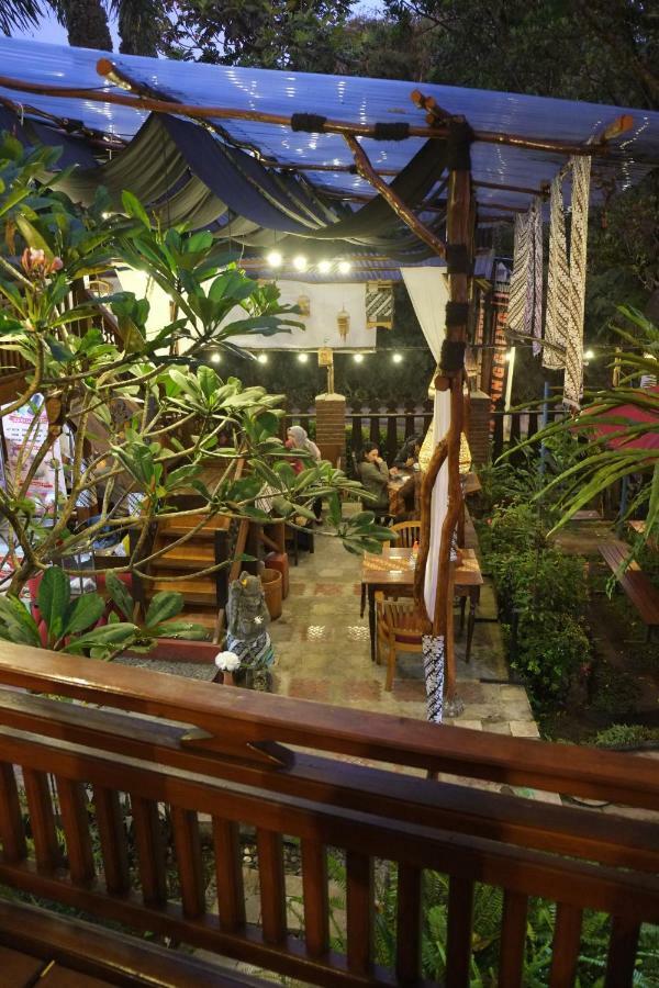 Badjoeri Ethnic Wooden Homestay Bandung Extérieur photo