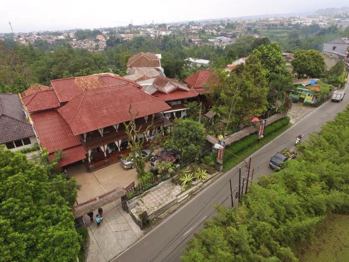 Badjoeri Ethnic Wooden Homestay Bandung Extérieur photo
