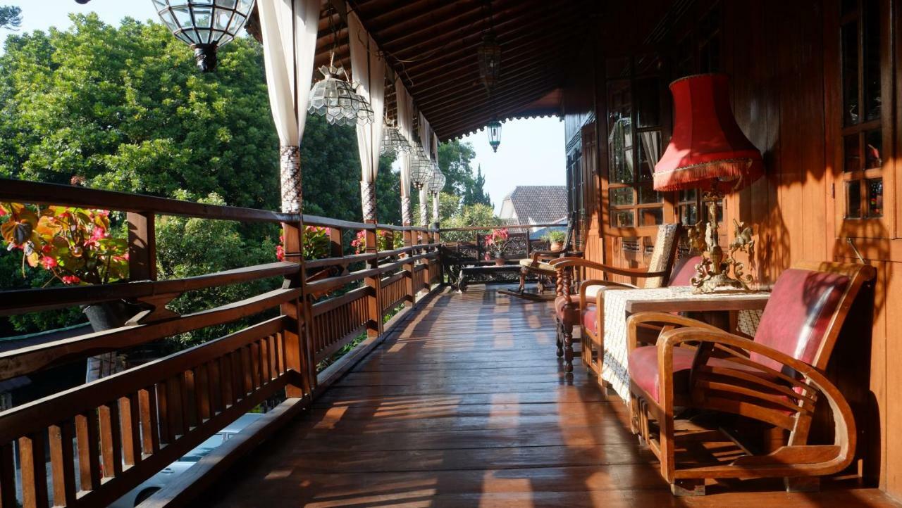 Badjoeri Ethnic Wooden Homestay Bandung Extérieur photo