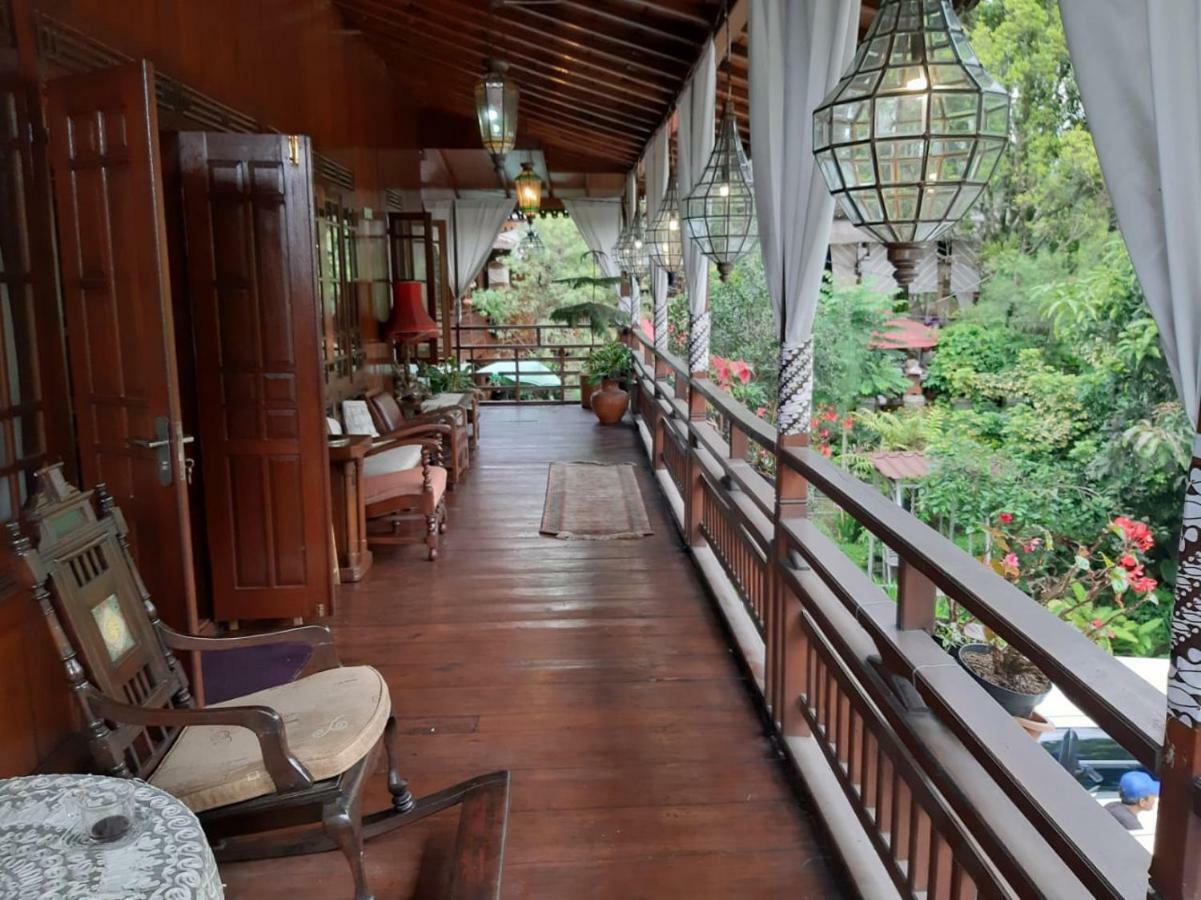 Badjoeri Ethnic Wooden Homestay Bandung Extérieur photo