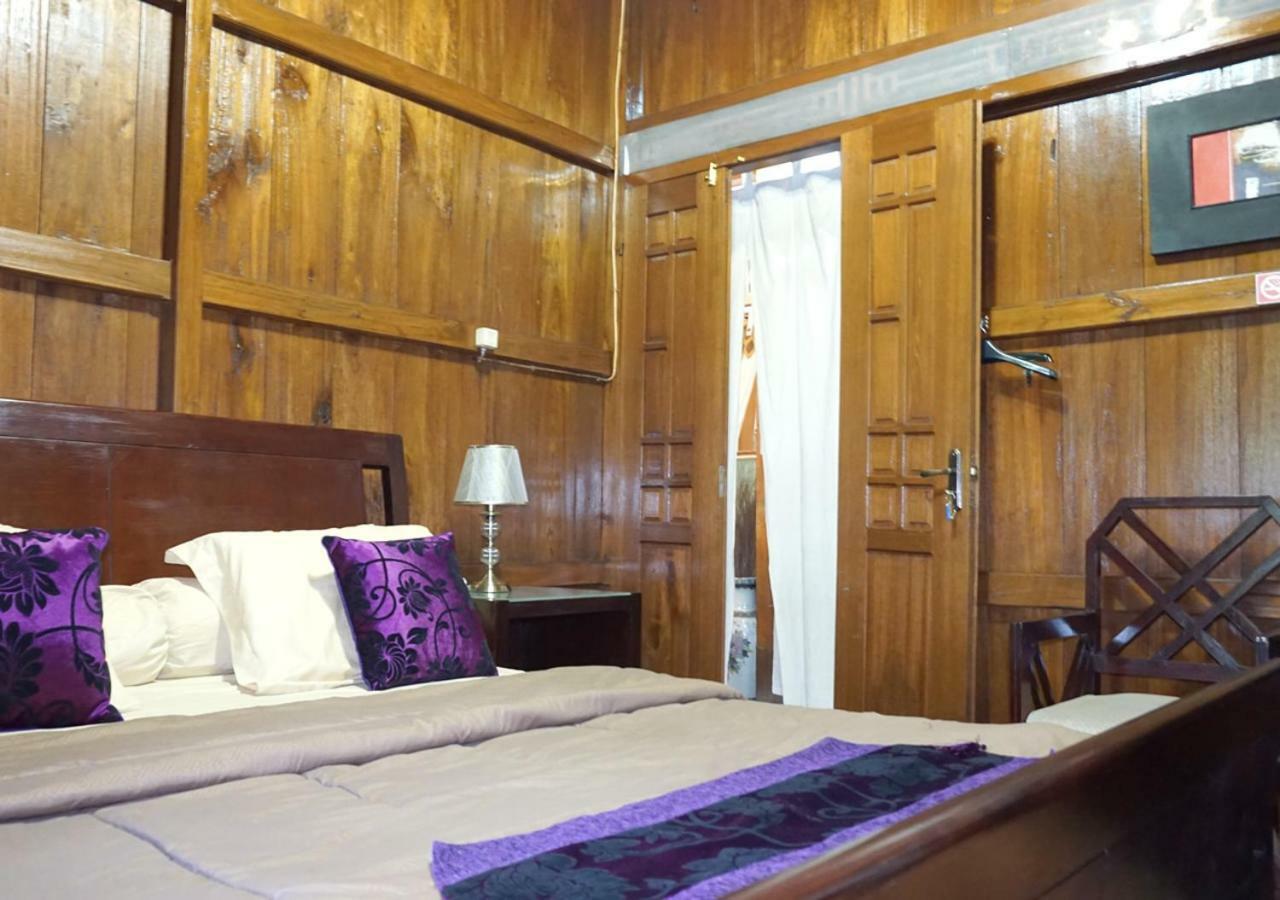 Badjoeri Ethnic Wooden Homestay Bandung Extérieur photo